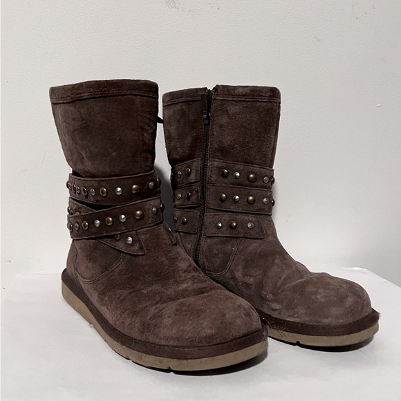 UGG Boots - Picture 2 of 16